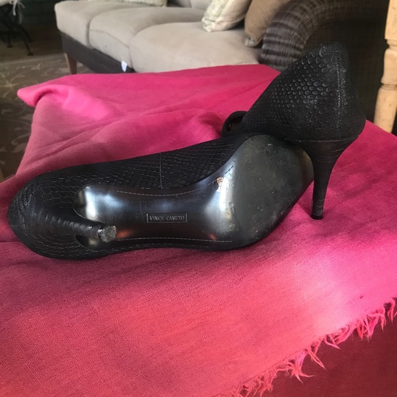 Vince Camuto Black suede snake pump. Size 8 1/2 - Picture 4 of 8